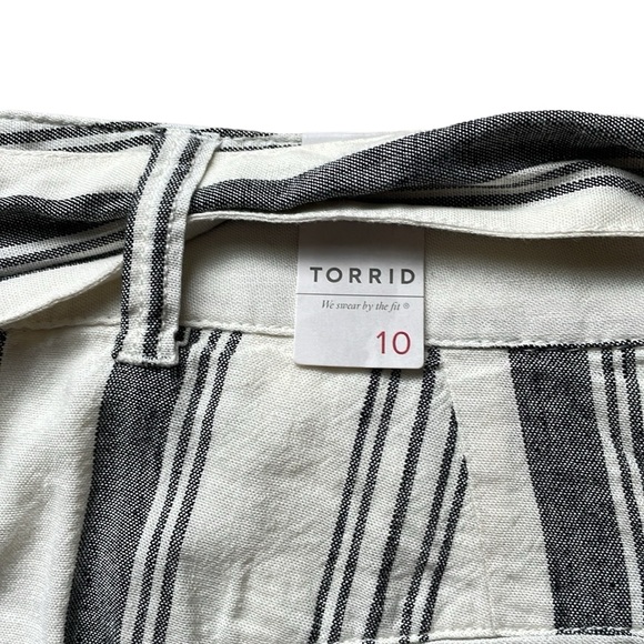 Torrid Off White & Black Striped Hi-Rise Linen Short, NWT - Picture 11 of 13